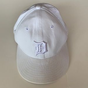 New Era Men’s 7 (55.8cm) Detroit Tiger’s White Cap